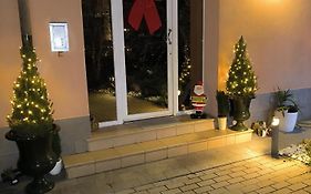 Carla' S House
